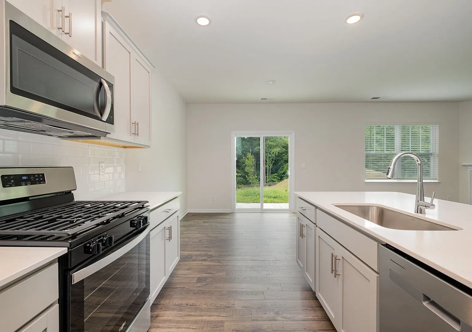 Spacious 5-Bedroom Home with Large Private Backyard — Photo 4