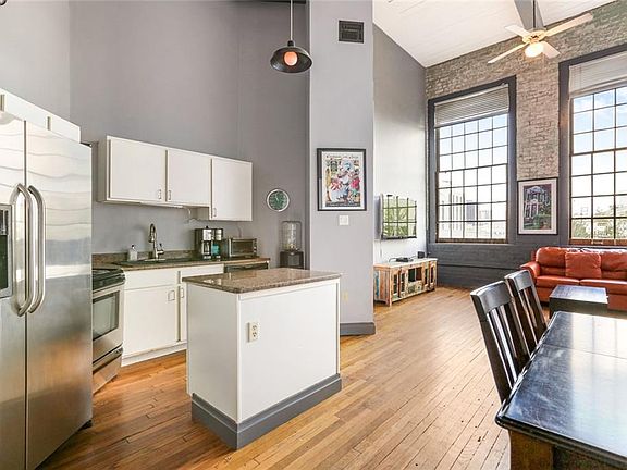 5th image of 920 Poeyfarre St APT 424