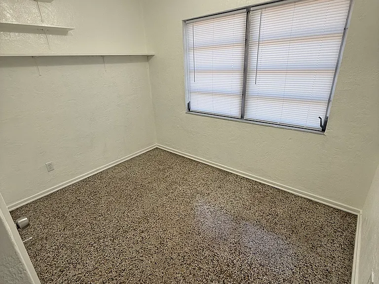 520 Sandra Ave — Photo 6