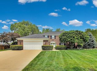 1102 W Skylark Ct, Palatine, IL 60067