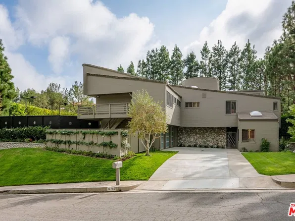 17765 Camino De Yatasto, Pacific Palisades, CA 90272