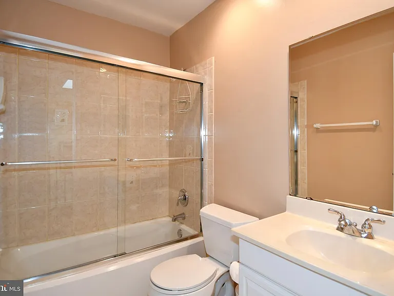 9401 Hickory View Pl — Photo 32
