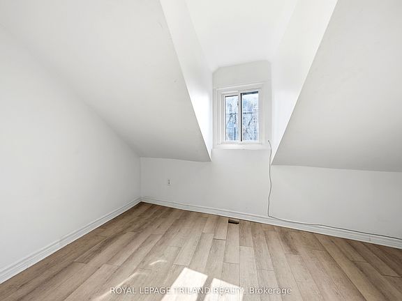 4th image of 525 Richmond St #2