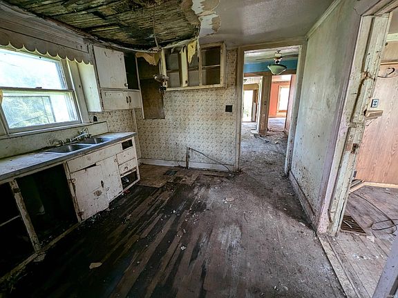 5th image of 315 W Oakridge Ave