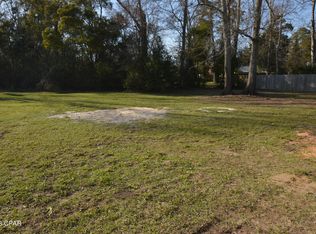 808 8th St, Chipley, FL 32428