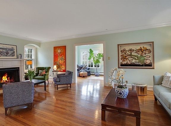 4th image of 2405 Lincolnwood Dr