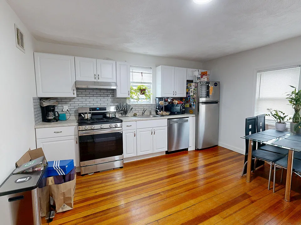 227 Cross St #3