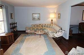 3rd image of 36255 Crompton Cir