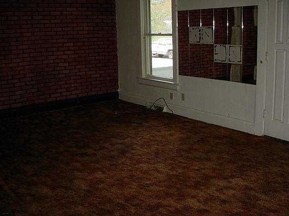 3rd image of 651 Stebbins St