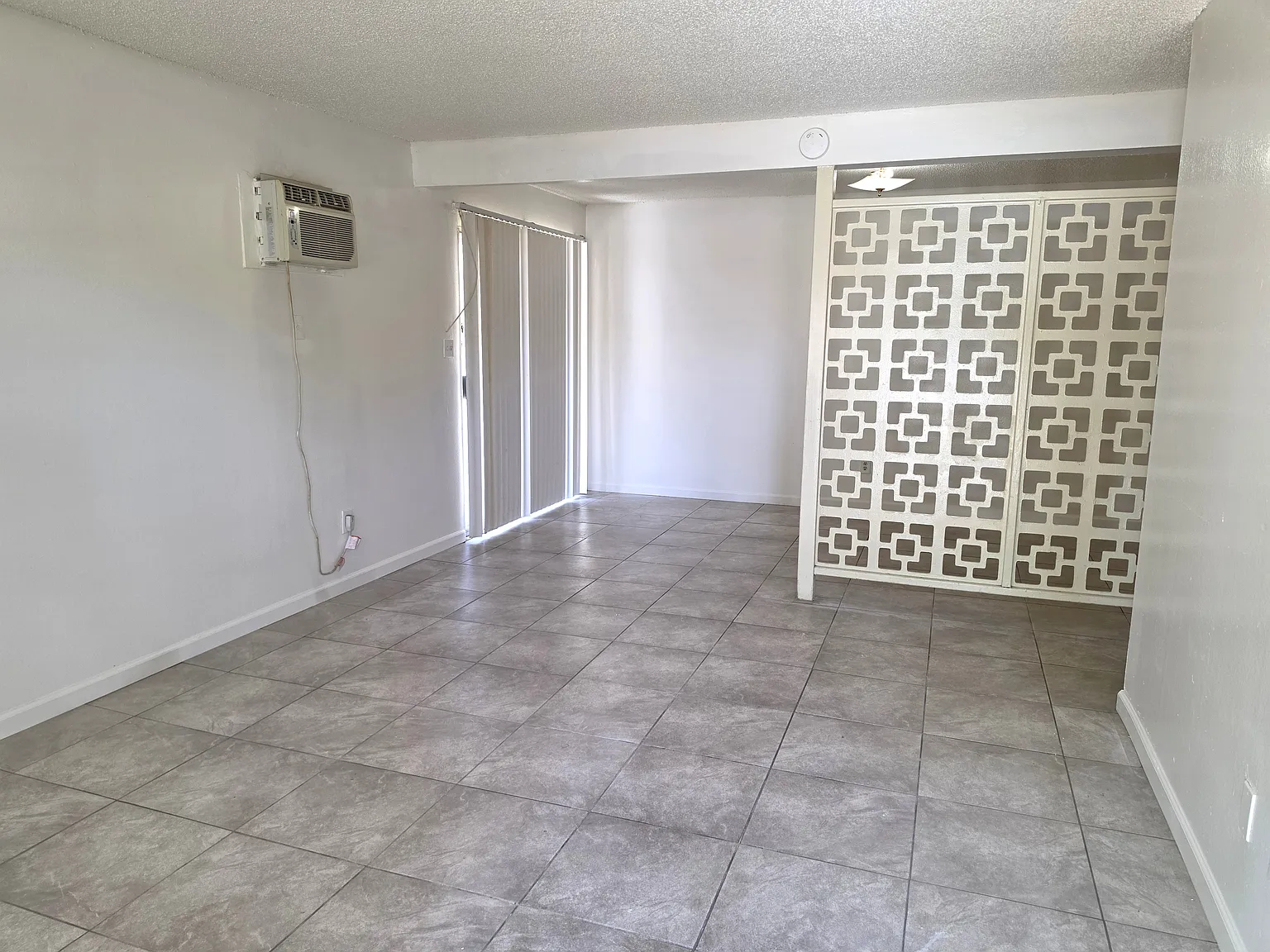 2 bed, 800 sqft, $2,300 — Photo 2