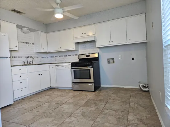 105 E Boyce St #A, Manor, TX 78653