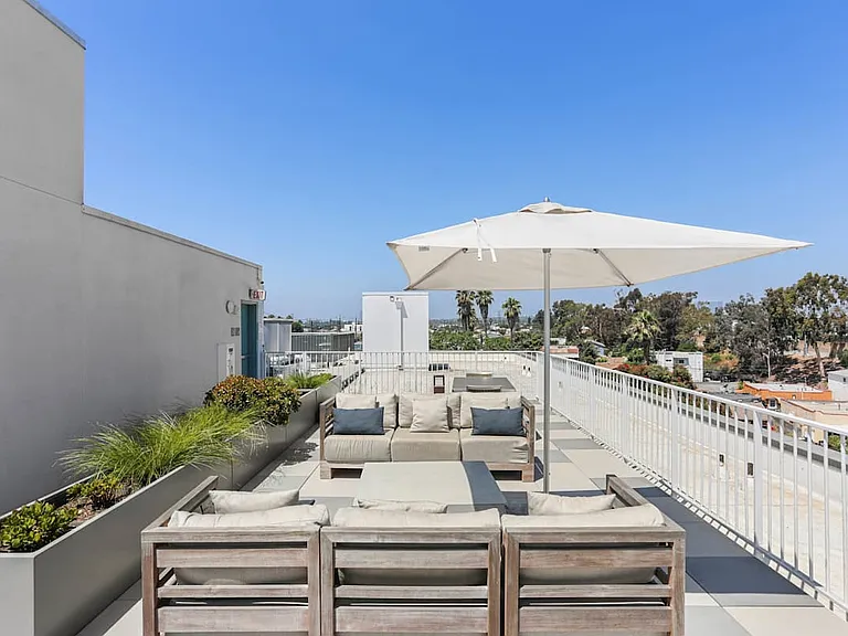 Zoe Lofts — Photo 17