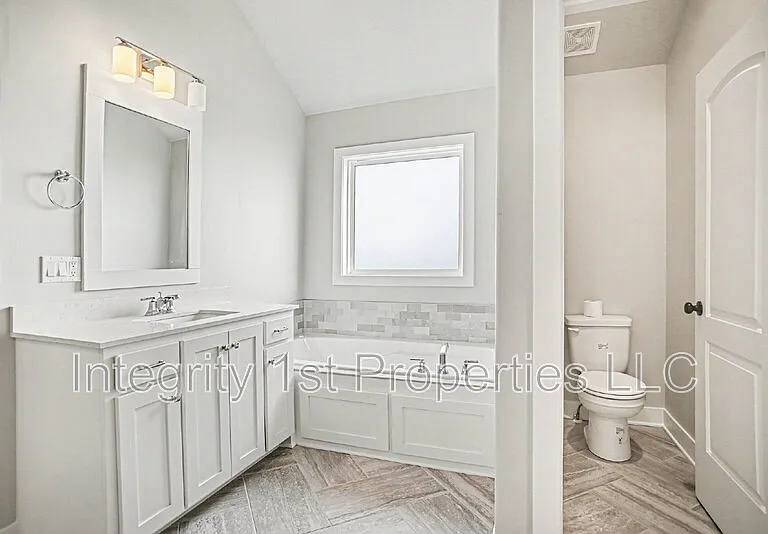 1304 NW 107th Ter — Photo 13