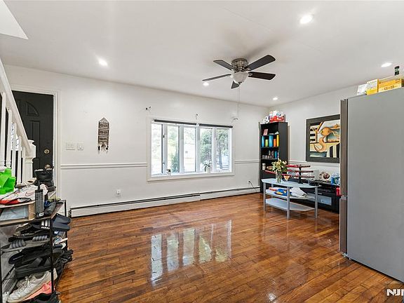 3rd image of 90 Byrne Street