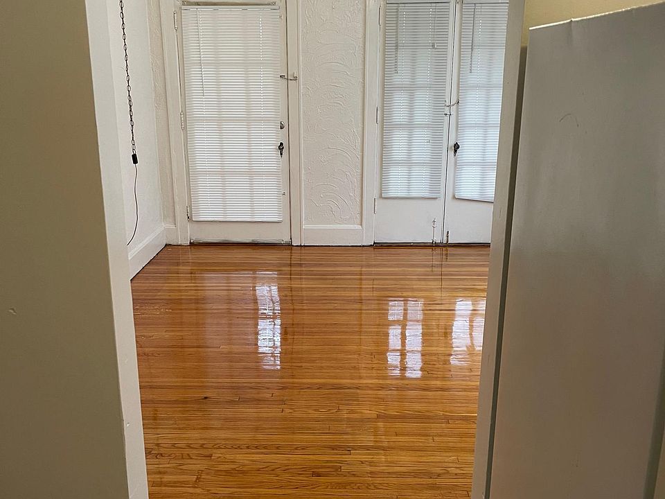1st image of 1979 Garden Ln APT 1
