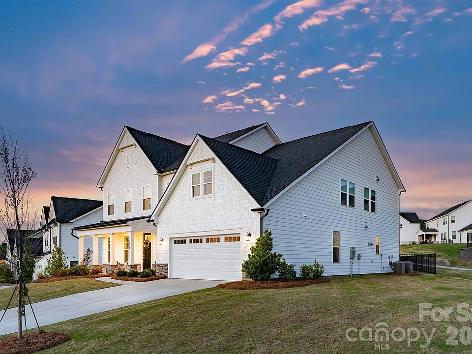 2nd image of 2423 Ridgecrest Way