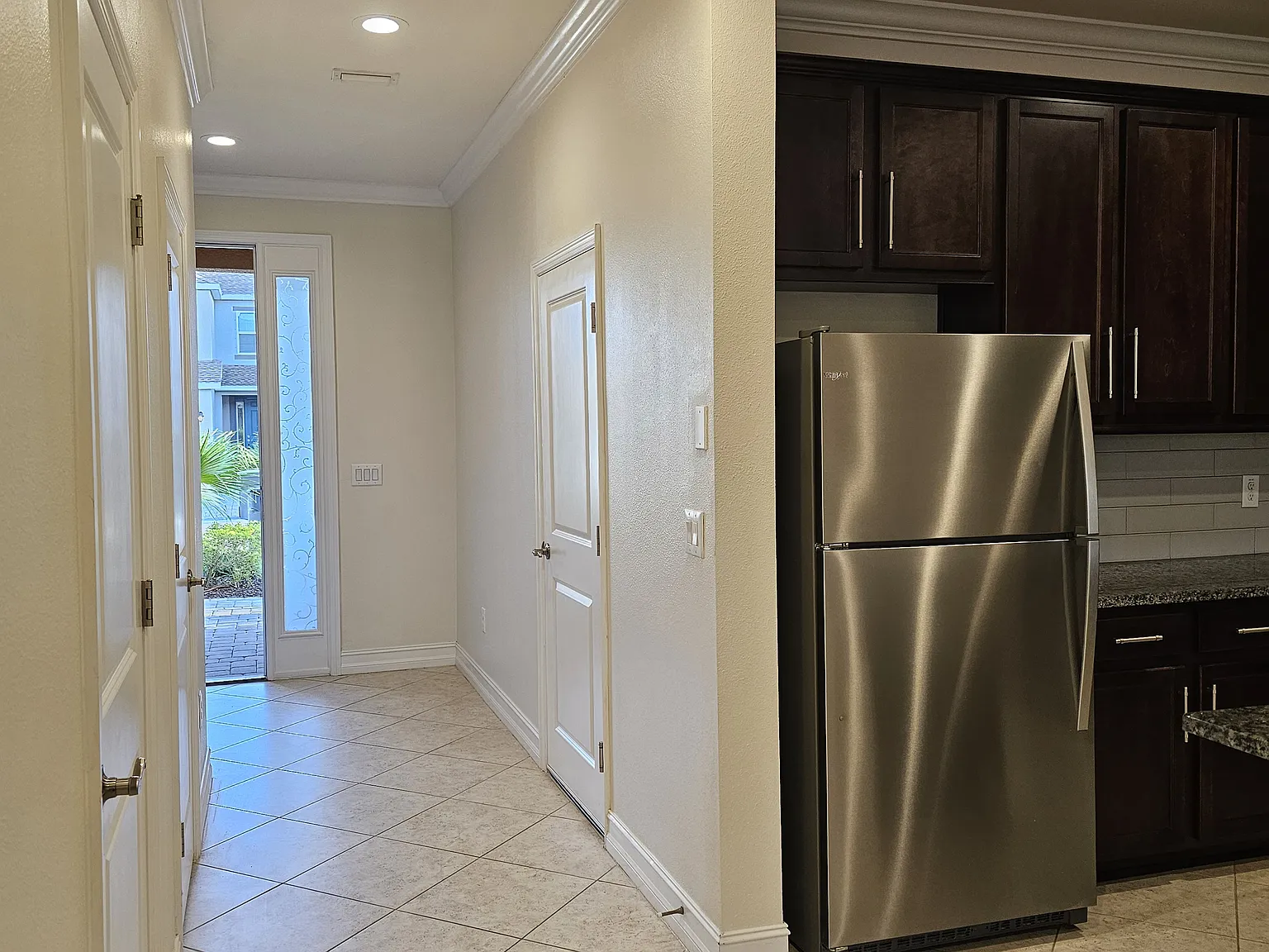 3 bed, 2.5 bath, 1816 sqft, $2,800 — Photo 3