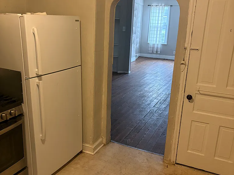 229 W Spruce St — Photo 5