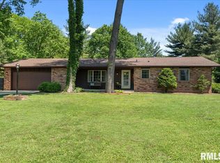 218 Twin Oaks Dr, Rochester, IL 62563