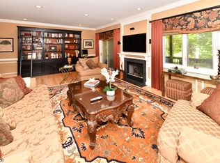 265 Westervelt Ln, Mahwah, NJ 07430