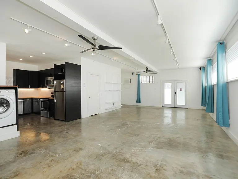 2215 Cleburne St — Photo 13