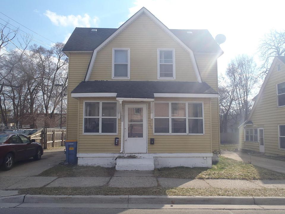 2nd image of 744 Baxter St SE #2