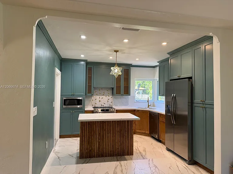 431 Candia Ave — Photo 11