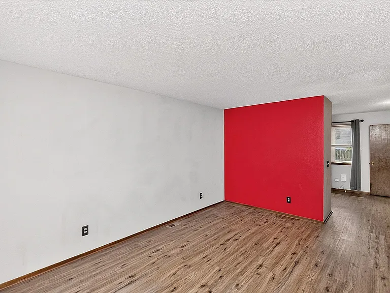 1614 NW Applewood St — Photo 9