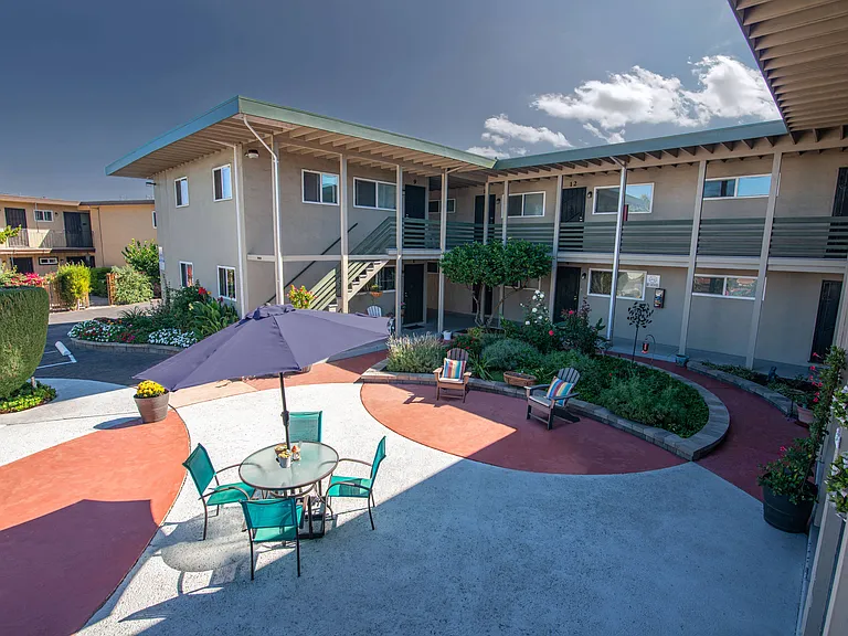 Marlboro Manor Courtyard