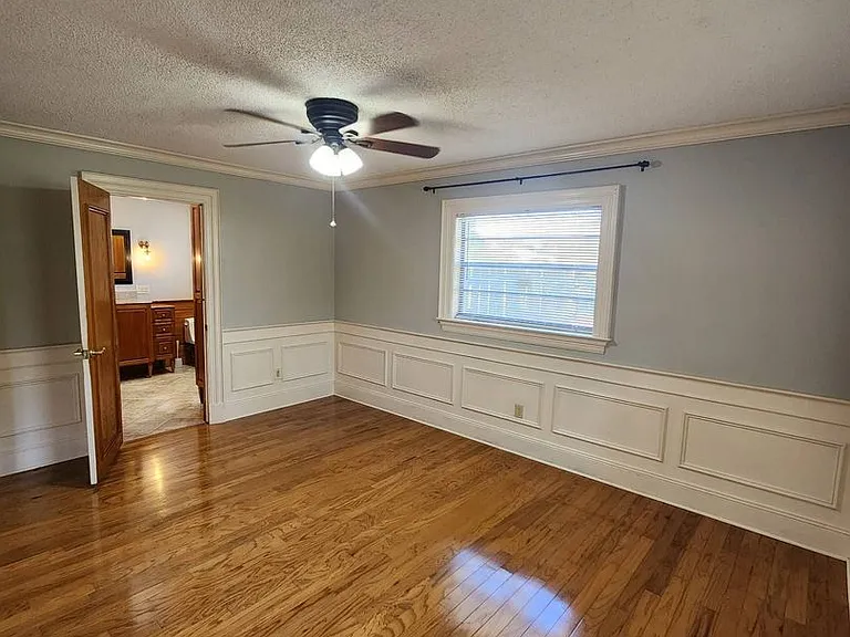549 Burlington Ave NE — Photo 11