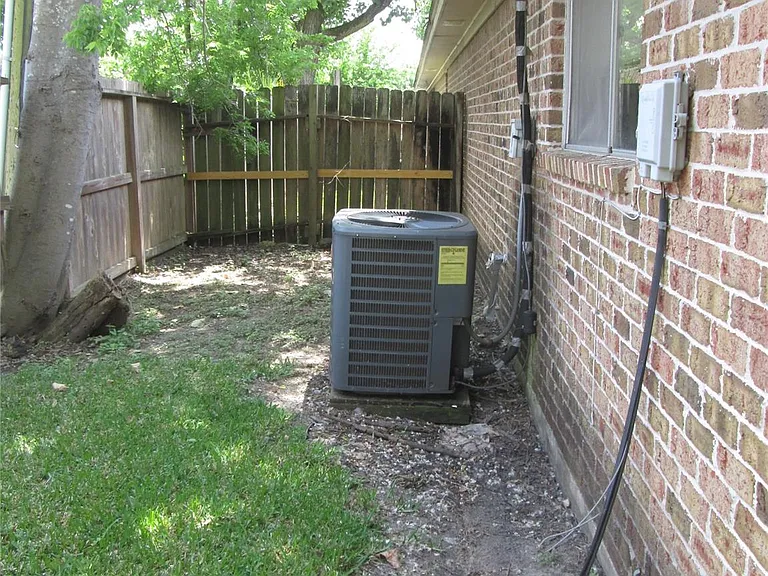 10806 Lynbrook Dr #B — Photo 37