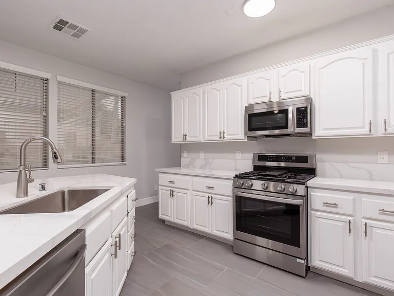 57 Ashby Hills Ct — Photo 13