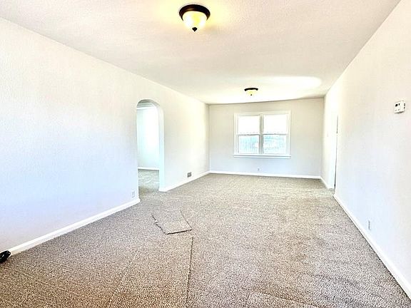 2nd image of 634 S Prairie Ave
