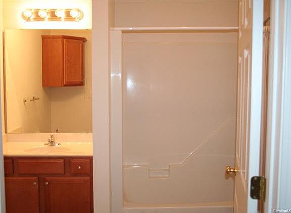 5th image of 441 Brookfield Dr