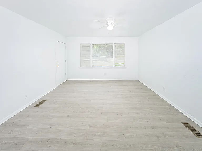 1637 Atkamire Dr — Photo 4