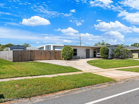 3rd image of 1055 Daytona Dr NE
