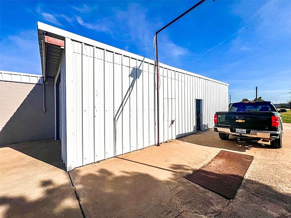 3rd image of 704 N 1st St