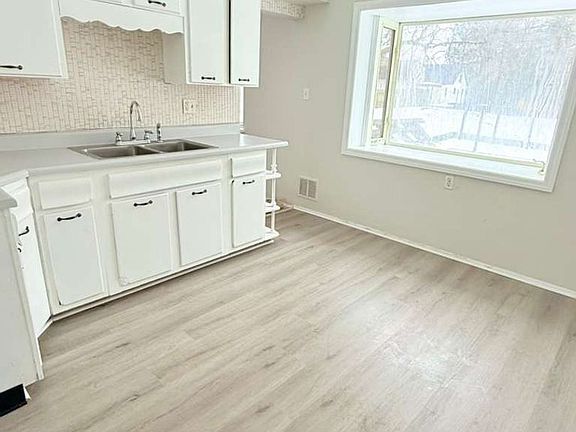 4th image of 456 Lee Dr