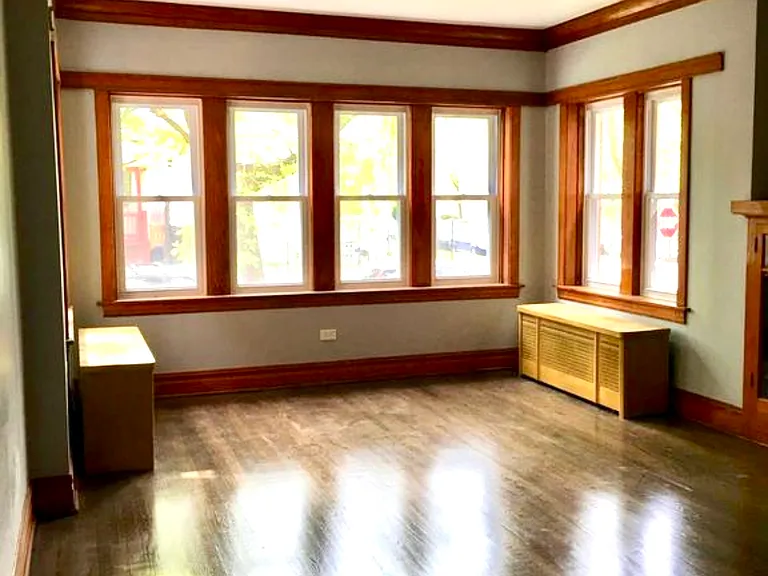 3355 N Harding Ave #1 — Photo 2