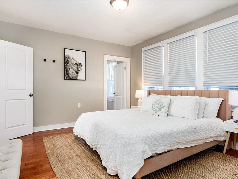 1509 W Clark St — Photo 12