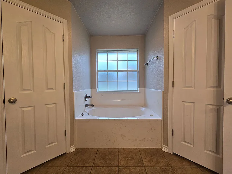 5609 Hunters Ridge Trl — Photo 15
