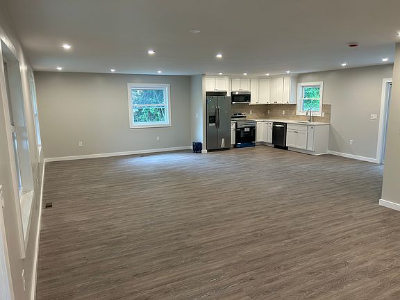 3rd image of 10 Diviesti Dr
