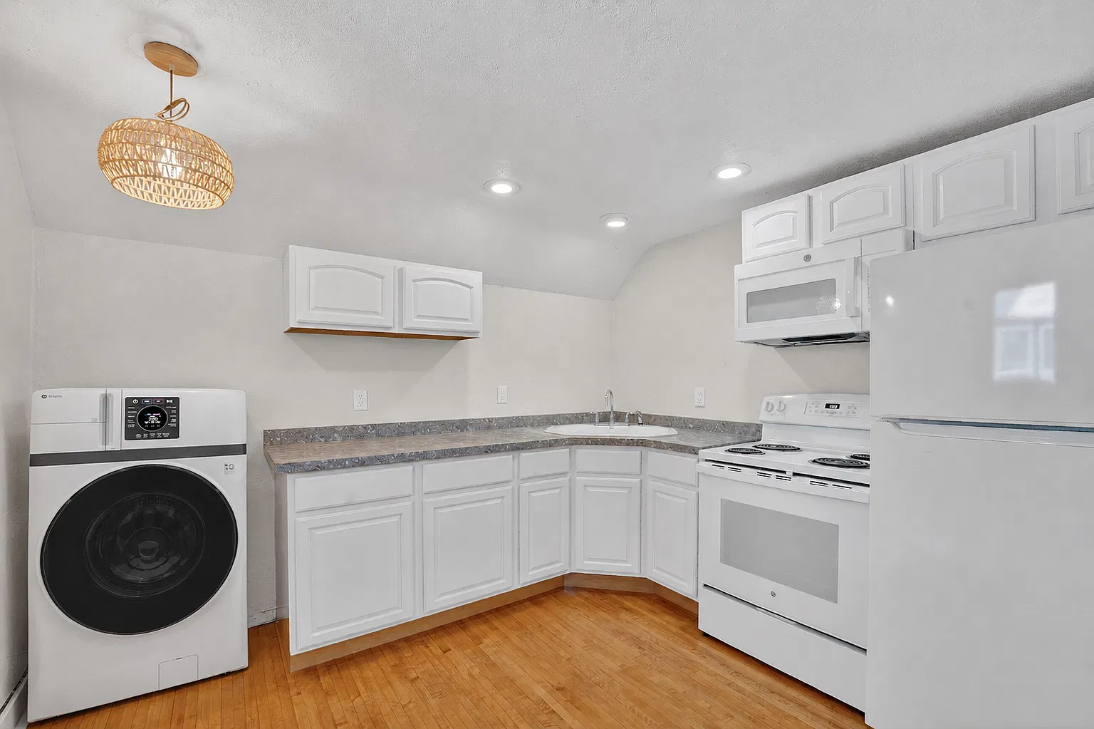 1 bed, 750 sqft, $1,295 — Photo 4