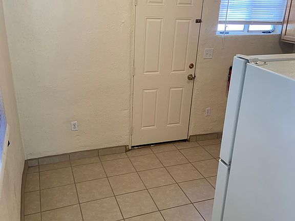 4th image of 915 S Solano Dr APT 9