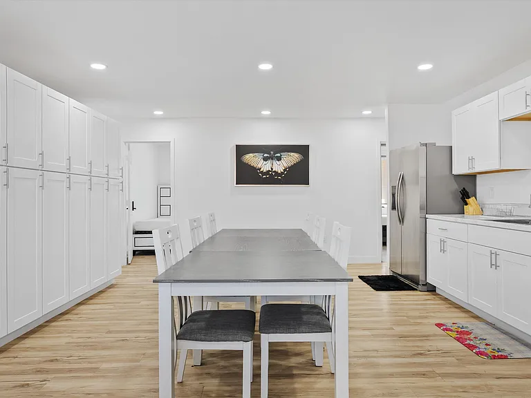 2956 E Mobile Ln — Photo 2