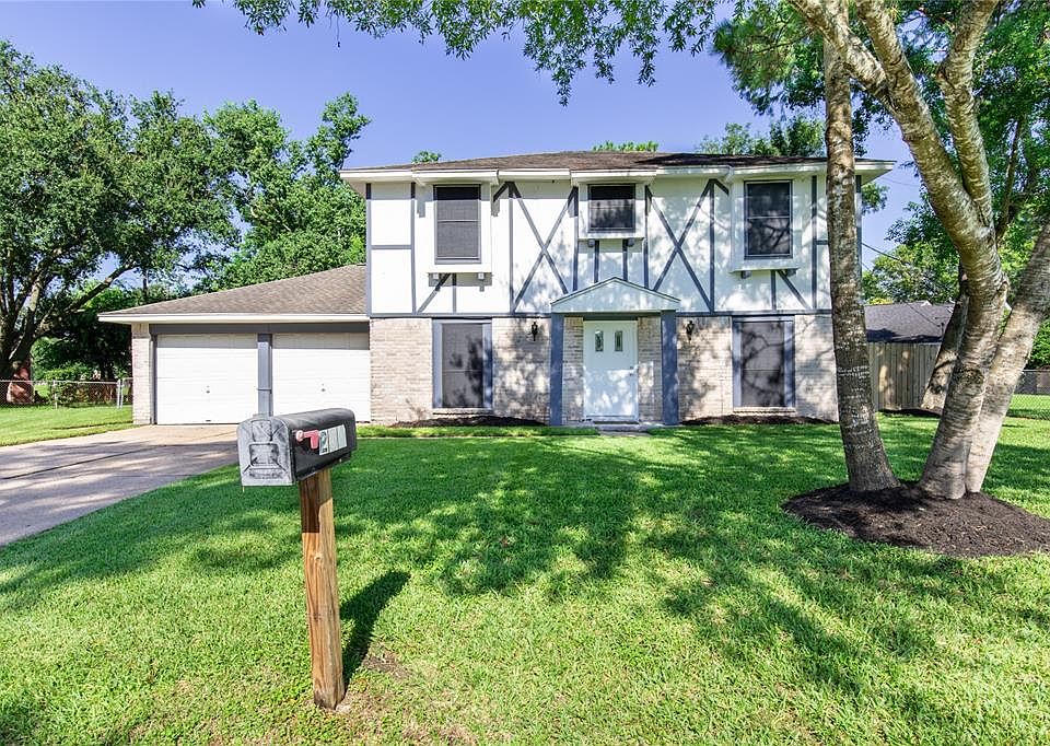 1st image of 206 Castlelake Dr