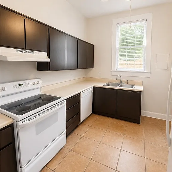 114 W Henry St #A — Photo 4