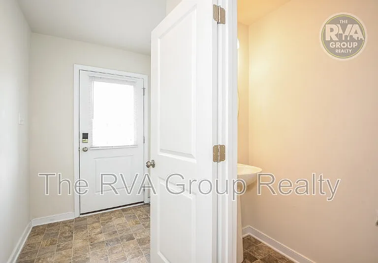 3402 Dewsberry Ln — Photo 2
