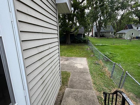 kitchen access to backyard