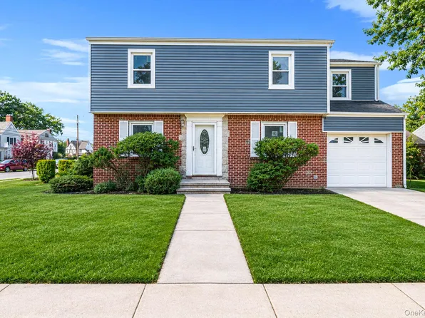 1 Hudson Court, Lynbrook, NY 11563